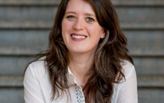 Liza Heykoop op trap